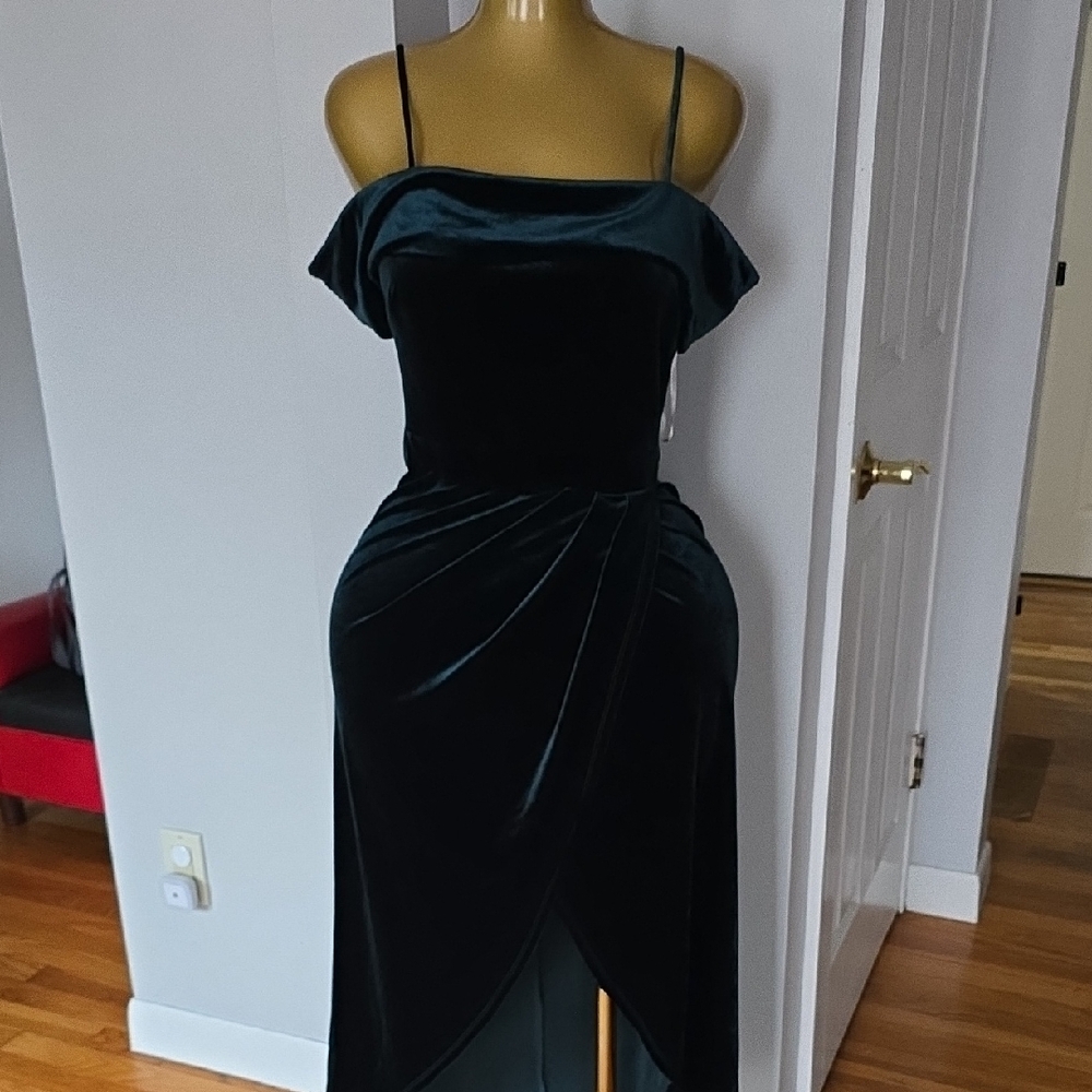 Off-Shoulder Dark Green Velvet Evening Dress